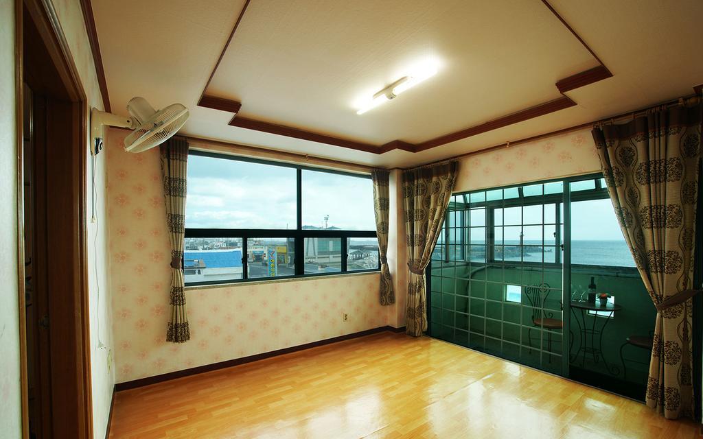 Family Pension Seogwipo Exterior foto