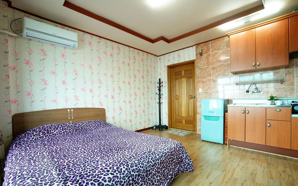 Family Pension Seogwipo Exterior foto