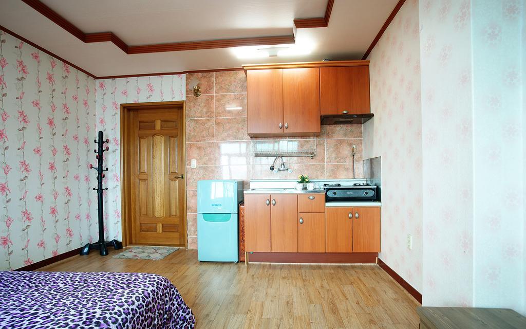 Family Pension Seogwipo Exterior foto