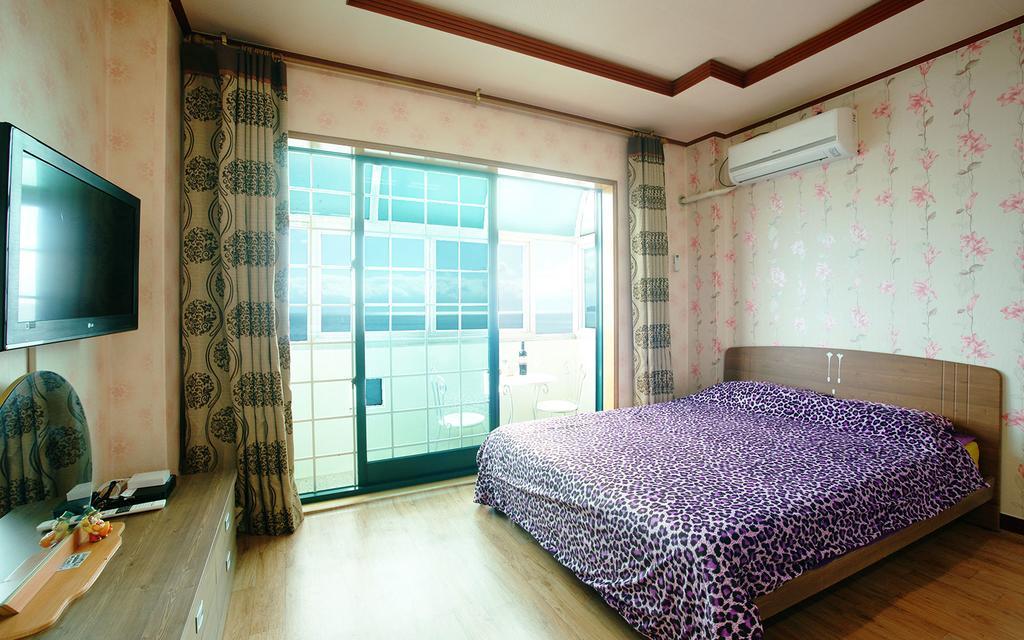 Family Pension Seogwipo Exterior foto